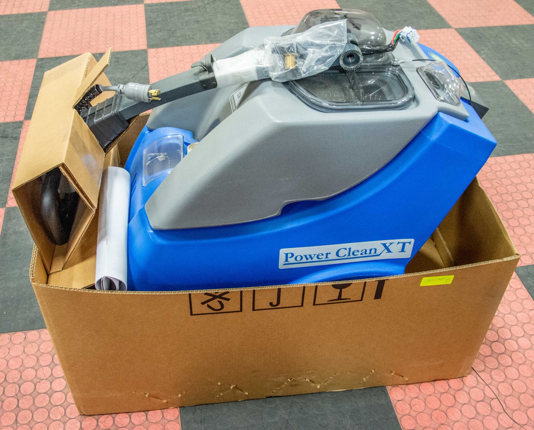 Extru Clean Xt BRAND NEW POWER CLEAN XT FLOOR CLEANER