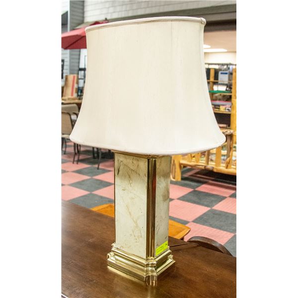 VINTAGE TABLE LAMP APPROX H-31 