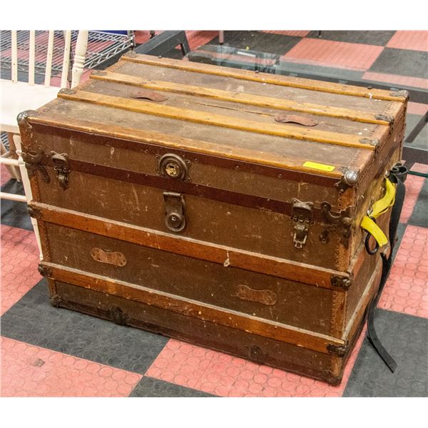 LARGE STEAMER TRUNK