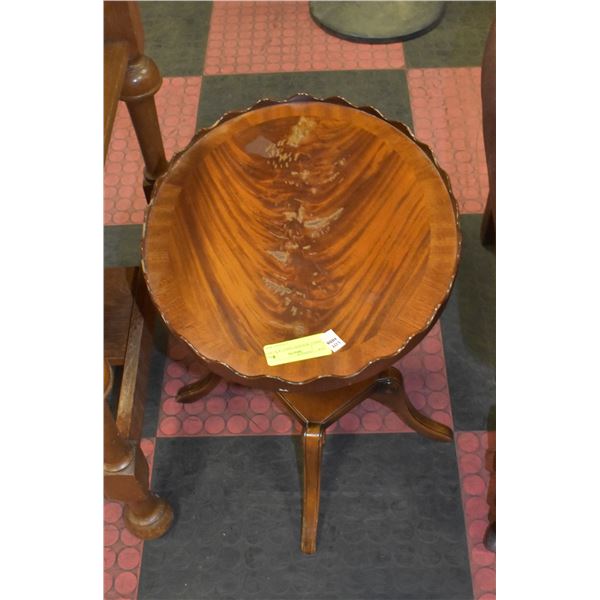 SMALL WOODEN TABLE 18"X14X18