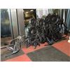 BUNDLE OF METAL WALL HANGINGS