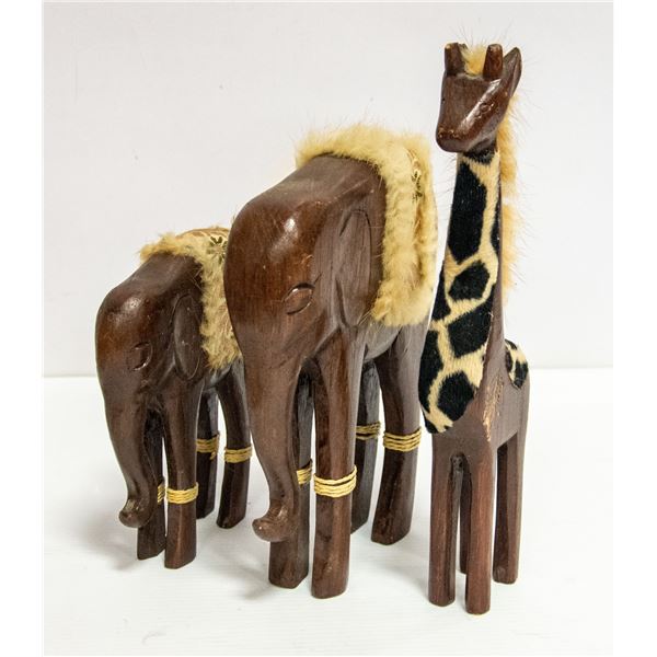 WOODEN ELEPHANTS & GIRAFFE