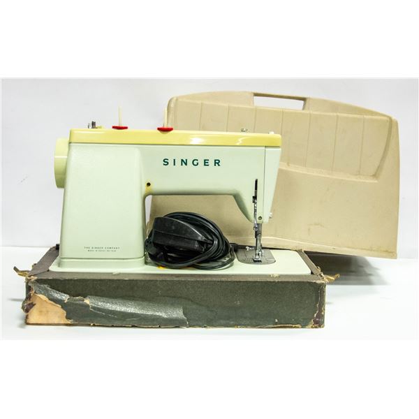 VINTAGE SINGER STYLIST SEWING MACHINE