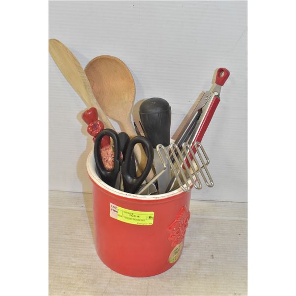 ASSORTED KITCHENWARE