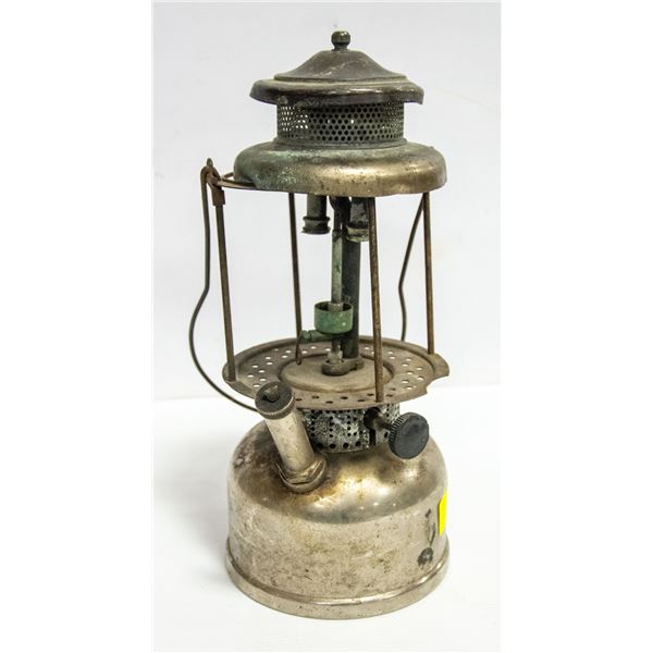 VINTAGE 1927 COLEMAN LANTERN