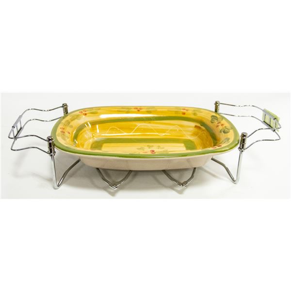 STONEWARE CASSEROLE WITH EXPANDABLE CARRIER