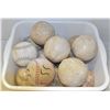 Image 1 : LOT OF 15 SOFTBALLS