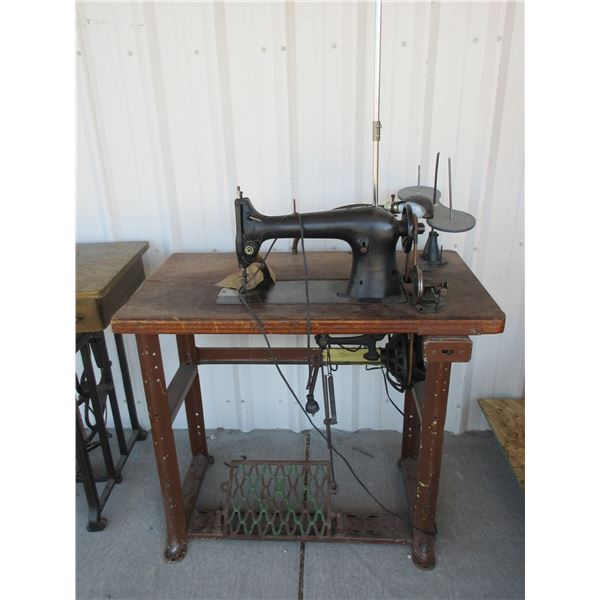 Singer Sewing Machine- Runs- 41"H X 36"W X 21"D