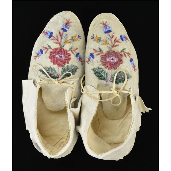 FINE PAIR OF SANTEE SIOUX MOCCASINS.