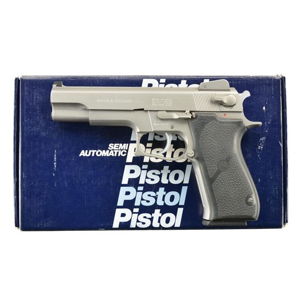 SMITH & WESSON 4506 PISTOL IN FACTORY BOX.