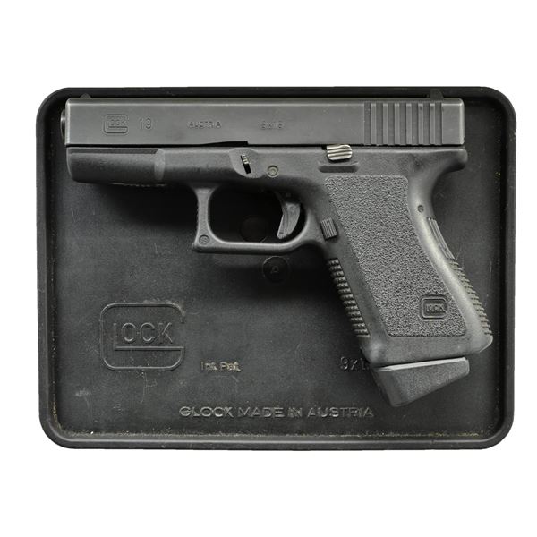 GEN 2 GLOCK 19 COMPACT PISTOL.