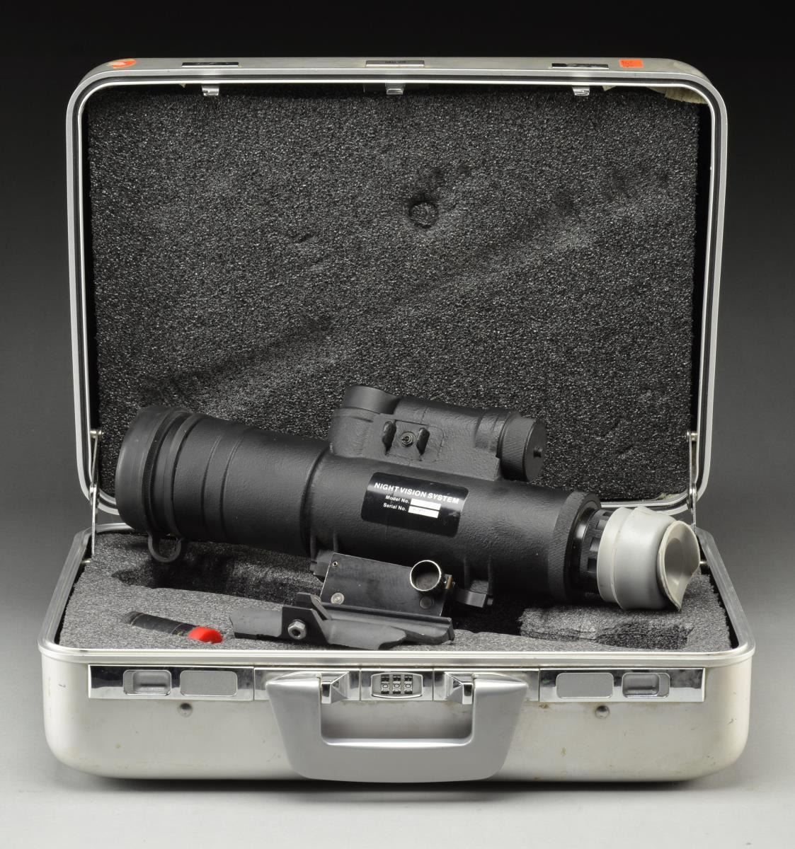 AN/PVS-2B VIETNAM ERA STARLIGHT SCOPE. - Poulin Auctions