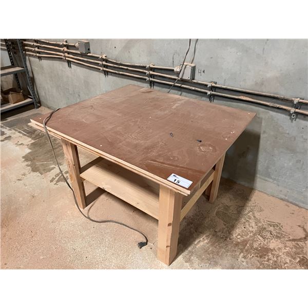 WOODEN WORK BENCH