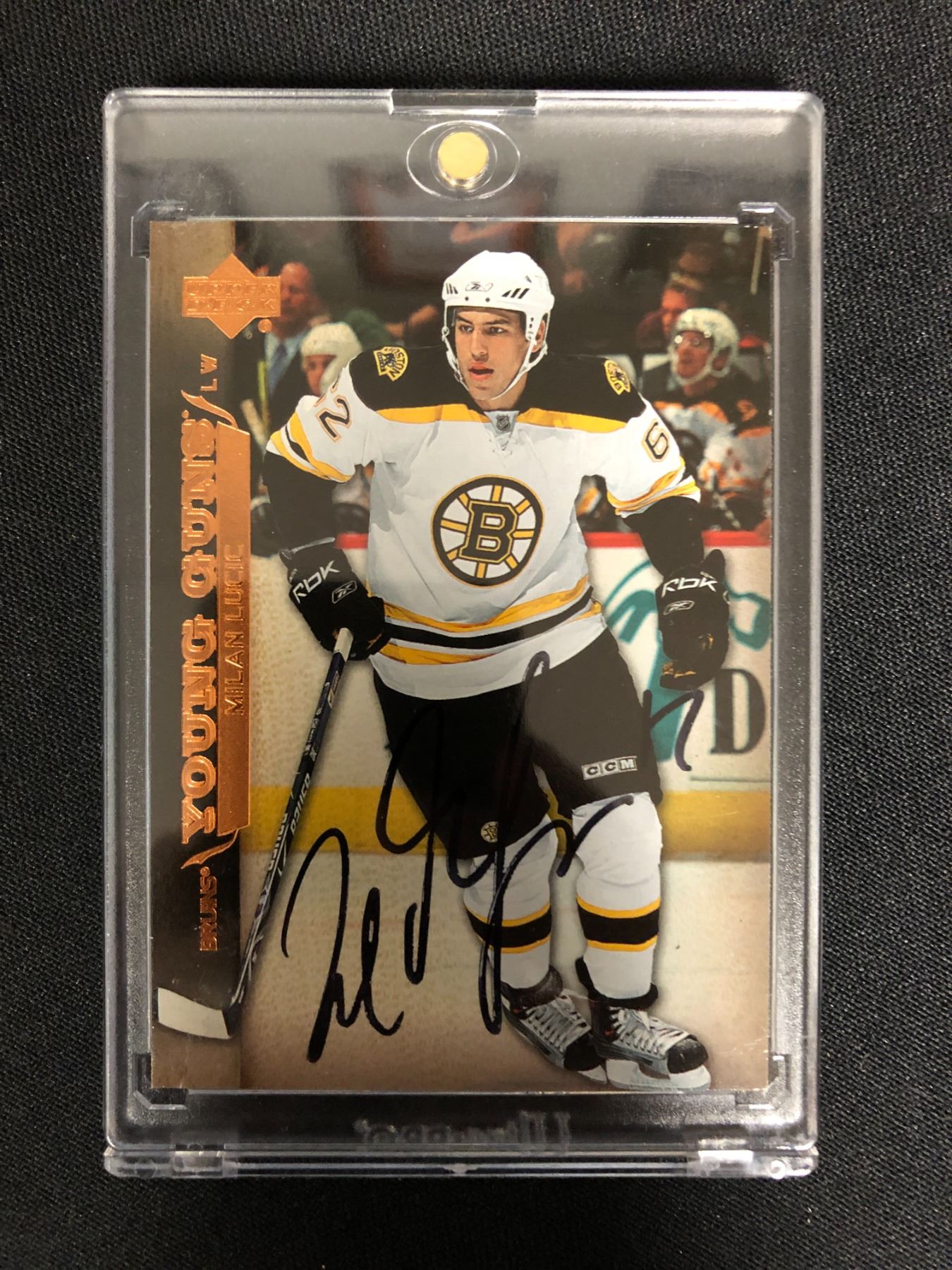 MILAN LUCIC SIGNED YOUNG GUNS ROOKIE CARD