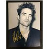 Image 1 : ROBERT PATTINSON SIGNED 8X10 PHOTO (RA COA)