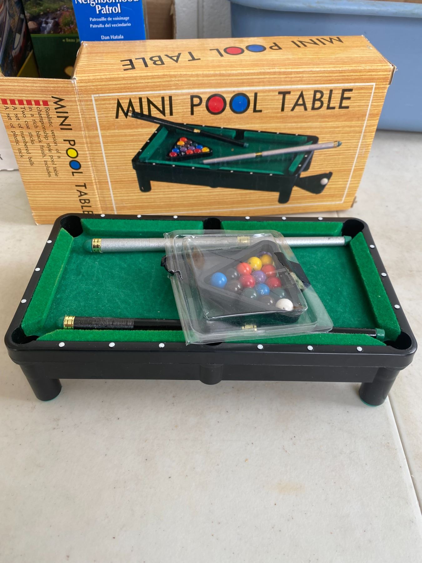 Mini pool table set