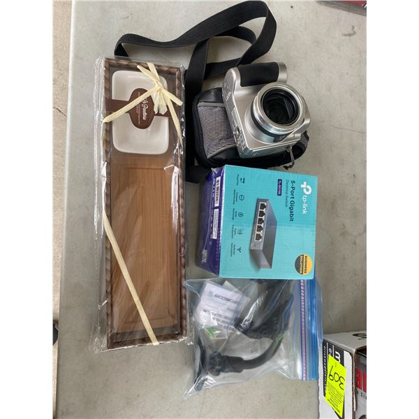 Miscellaneous lot magnetic rear view mirror mount, Kodak camera 5 port gigabite