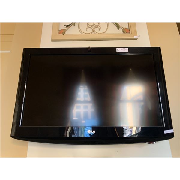 32" LG TV (Model No. 32LH250H-UA) w/ Wall Mount