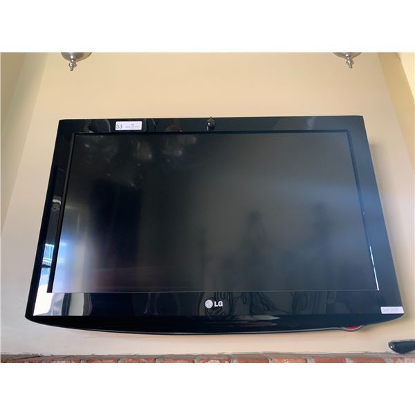 32" LG TV (Model No. 32LH250H-UA) w/ Wall Mount