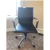 Image 1 : Leather-Style Office Chair on Wheels