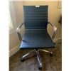 Image 1 : Leather-Style Office Chair on Wheels