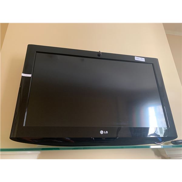 32" LG TV (Model No. 32LH250H-UA) w/ Wall Mount