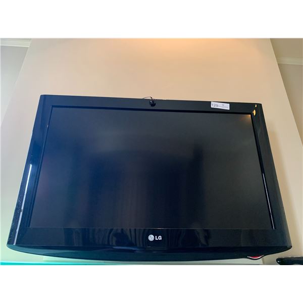 32" LG TV (Model No. 32LH250H-UA) w/ Wall Mount