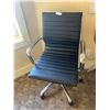 Image 1 : Leather-Style Office Chair on Wheels