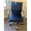 Image 1 : Leather-Style Office Chair on Wheels