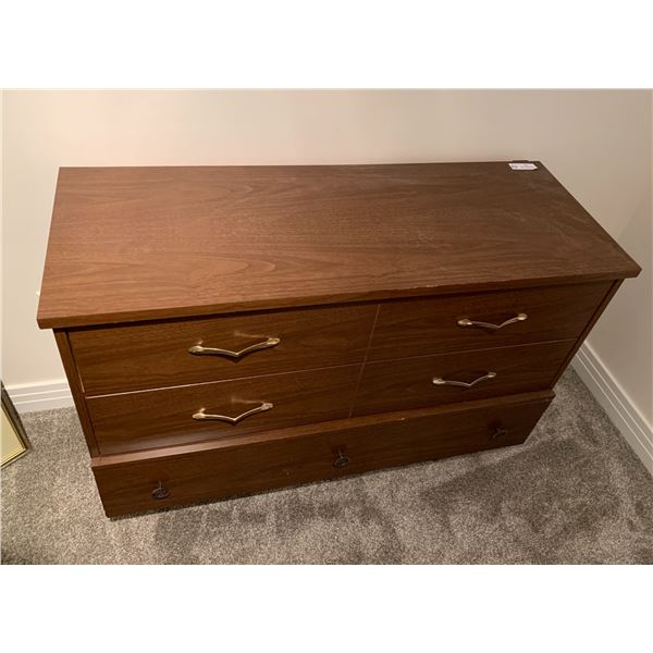 3-Drawer Wooden Dresser