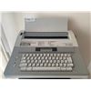 Image 2 : Smith-Corona No. XD 4700 Memory Typewriter