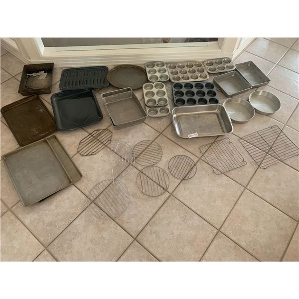 Large Assortment of Baking Sheets, Muffin Tins, Pie Sheets, & More!