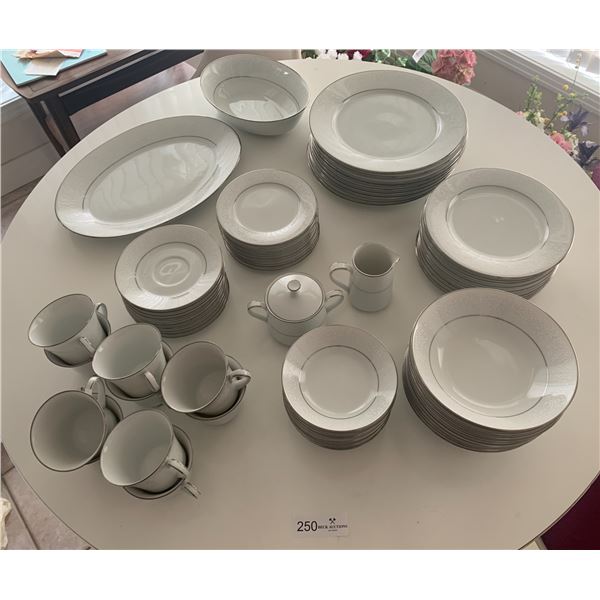 Contemporary Fine China By Noritake - "Tahoe"