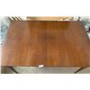 Image 3 : Beautiful Gunstock Walnut Table w/ 3 x Leaves