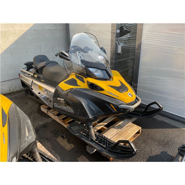 ゆき　イエロー0 2014 SKI-DOO SKANDIC SWT600 SNOWMOBILE, YELLOW, VIN