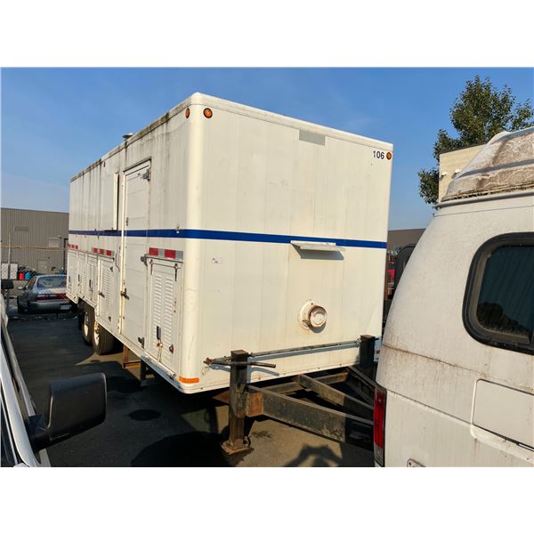 1998 INTERCONTINENTAL TRUCK BODY DUAL AXLE BOX TRAILER, WHITE, SER#2T9HCACC3W1065812