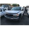 Image 1 : 2005 GMC SIERRA 2500HD, V8, WHITE, 2DR CREWCAB, WHITE VIN 1GTHK29U25E294994