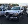 Image 2 : 2005 GMC SIERRA 2500HD, V8, WHITE, 2DR CREWCAB, WHITE VIN 1GTHK29U25E294994