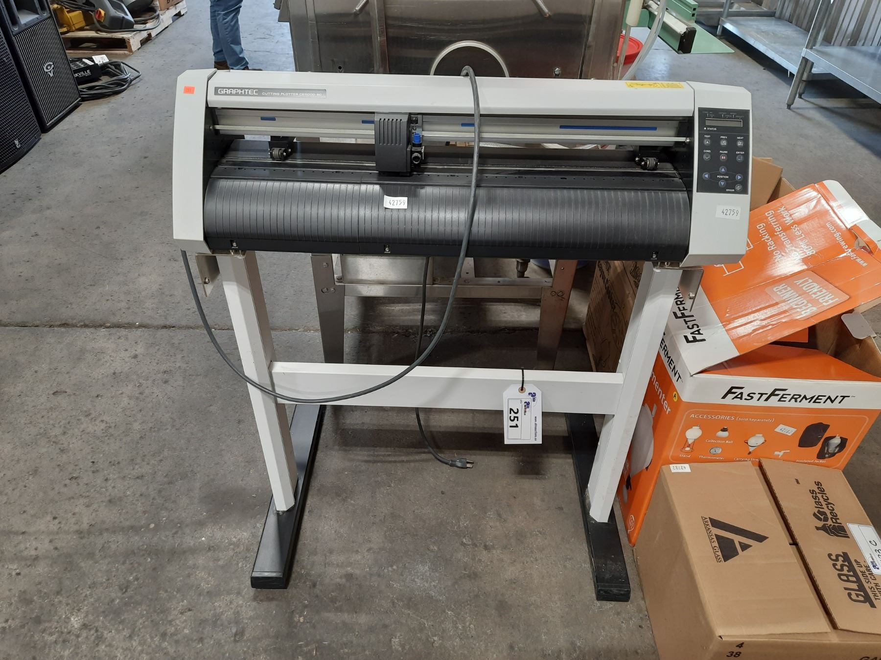 GRAPHTEC CE5000-60 ELECTRIC CUTTING MOBILE PLOTTER
