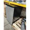 Image 2 : WHIRLPOOL STAINLESS STEEL / BLACK ELECTRIC BAR FRIDGE