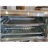 Image 2 : Black and Decker Stainless Crisp n Bake Oven open box