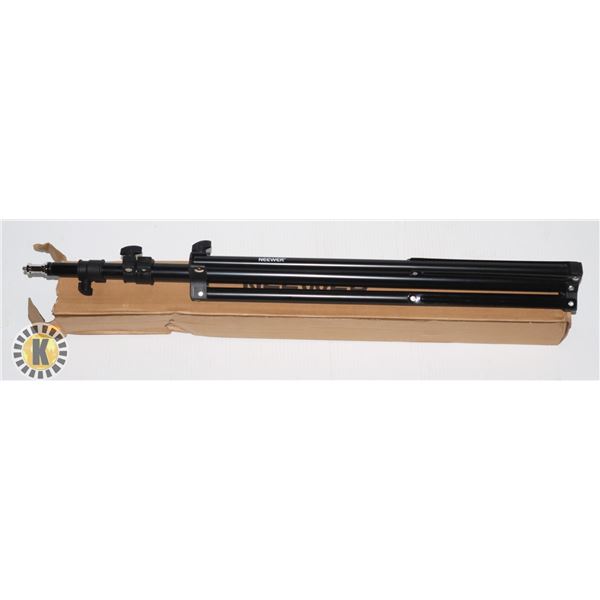 NEEWER ADJUSTABLE TRIPOD
