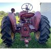 Image 2 : MASSEY HARRIS ANTIQUE TRACTOR - MODEL 33