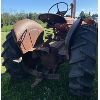 Image 2 : MASSEY HARRIS - 33- ANTIQUE TRACTOR 
