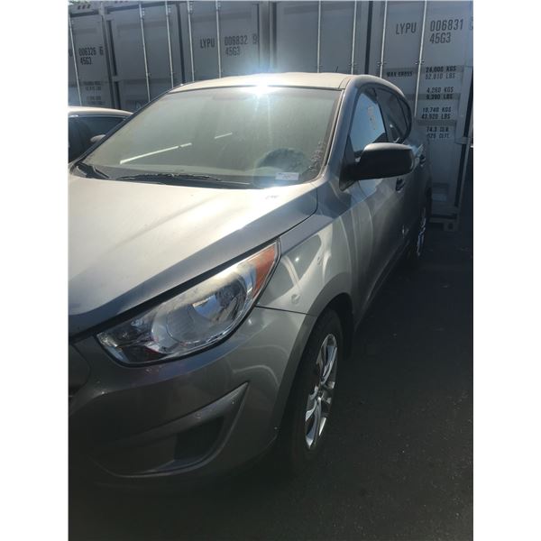 *TOW* 2012 HYUNDAI TUCSON 4 DR SUV, GREY, VIN# KM8JT3AC2CU507805