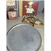 Image 8 : 2-PC PIZZA *SET* and CULTURAL COOKBOOKS & KITCHEN DESIGN/DÉCOR.(SEE PHOTOS)