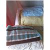 Image 2 : 2-LARGE 'ROUGHNECK TOTES' TOTES of LINENS & BEDDING.