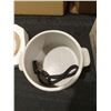 Image 2 : WESTBEND 2 QT. ELECTRIC -BUFFET/PATIO- SERVER (NEW IN BOX).