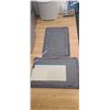 Image 2 : MATS AND LAUNDRY BIN