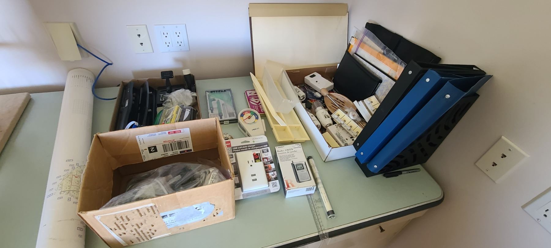 OFFICE SUPPLIES: BINDERS, HOLE PUNCHES, STAPLER, GEOMETRY SETS